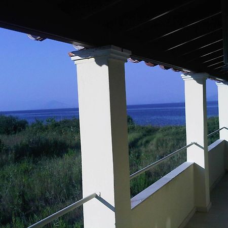 Virginia'S Beachfront Apartments Kávos Exterior photo