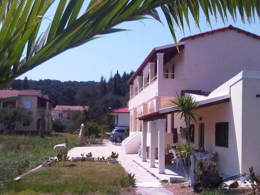 Virginia'S Beachfront Apartments Kávos Exterior photo