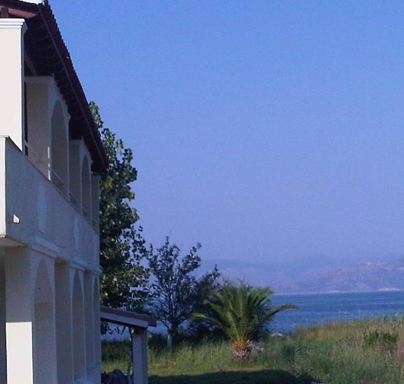 Virginia'S Beachfront Apartments Kávos Exterior photo