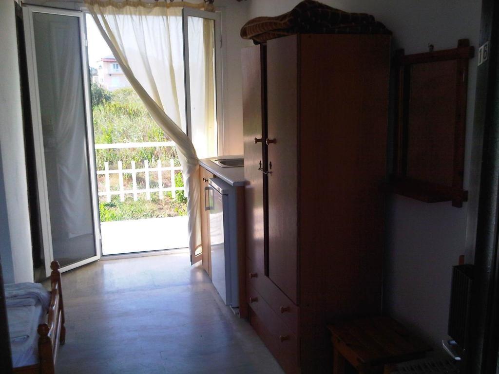 Virginia'S Beachfront Apartments Kávos Room photo