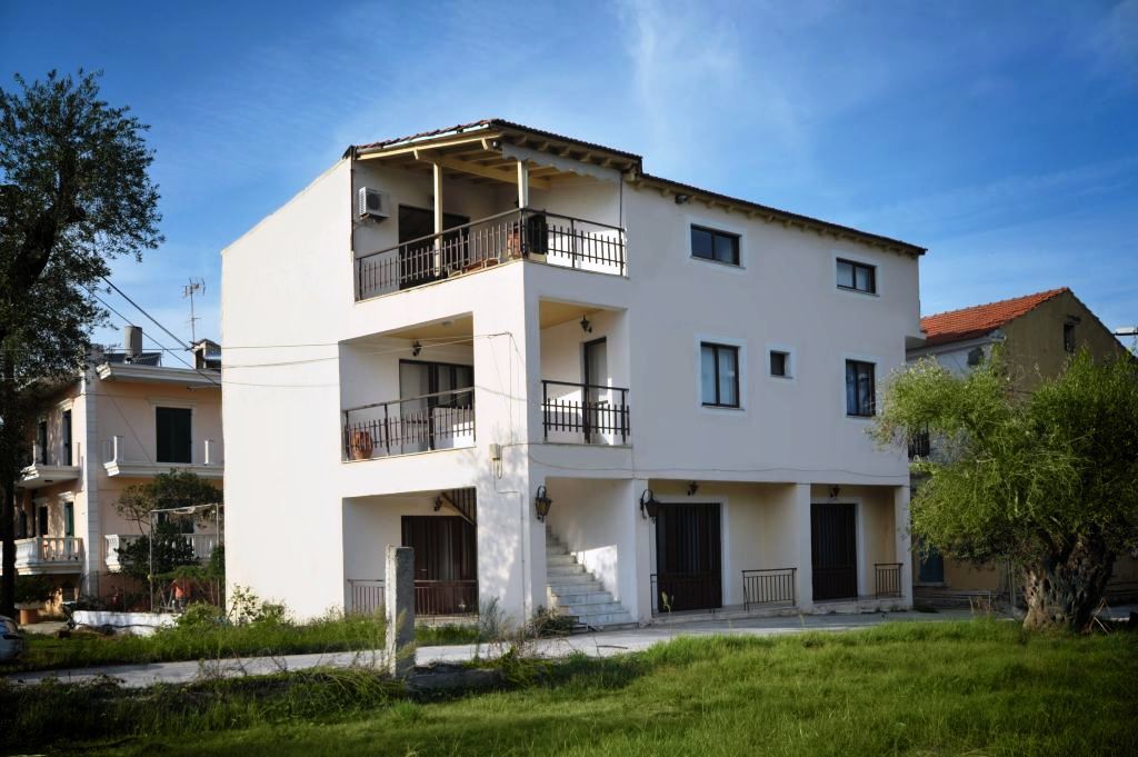 Virginia'S Beachfront Apartments Kávos Exterior photo